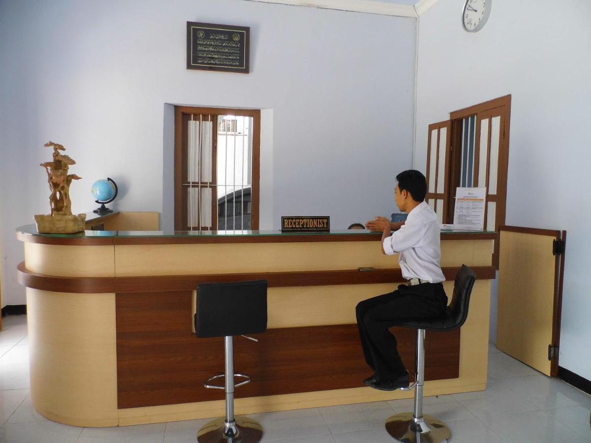 Hotel Ilhami Blitar Exterior photo