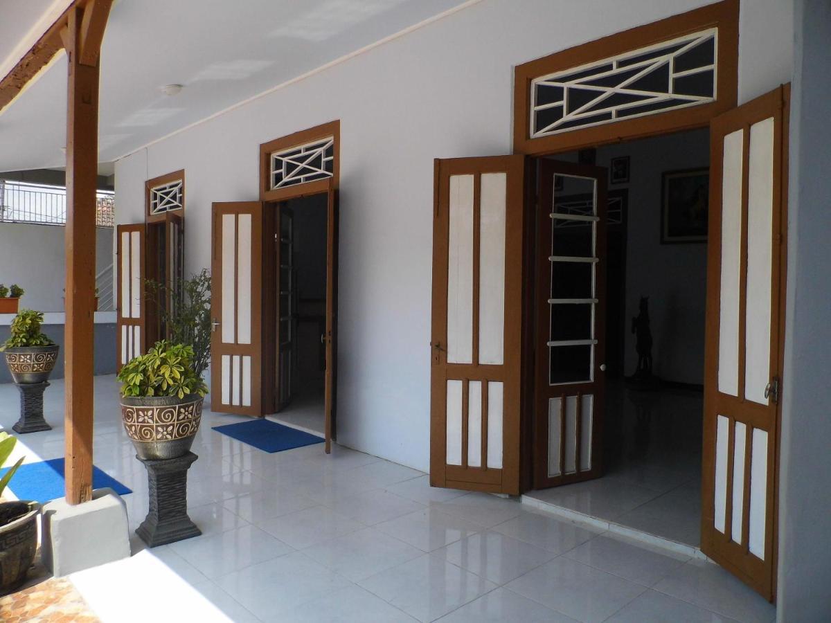 Hotel Ilhami Blitar Exterior photo
