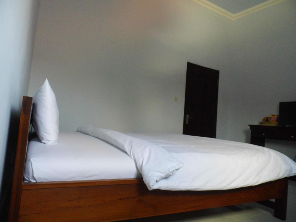 Hotel Ilhami Blitar Exterior photo
