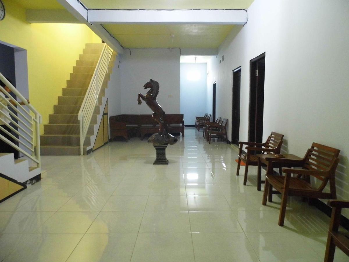 Hotel Ilhami Blitar Exterior photo